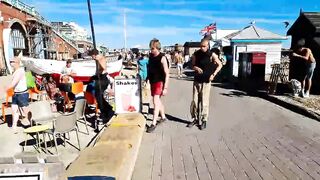 ???? BRIGHTON BEACH WALKING TOUR, BUSY BRIGHTON BEACH, ENGLISH SEASIDE, SUNDAY WALK ON A SUNNY DAY