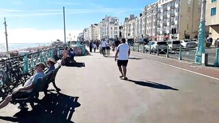 ???? BRIGHTON BEACH WALKING TOUR, BUSY BRIGHTON BEACH, ENGLISH SEASIDE, SUNDAY WALK ON A SUNNY DAY