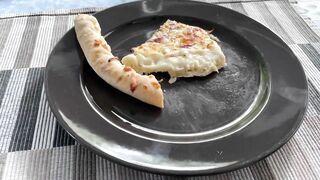 Je mange la pizza Auchan XXL MÉGA CHEESE (avec couverts ????)