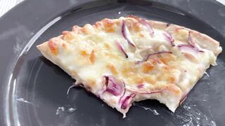 Je mange la pizza Auchan XXL MÉGA CHEESE (avec couverts ????)