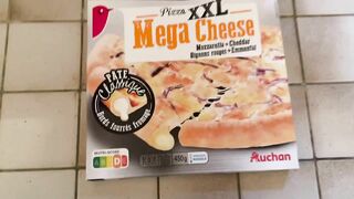 Je mange la pizza Auchan XXL MÉGA CHEESE (avec couverts ????)