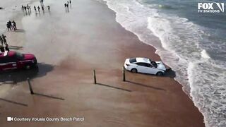 WILD Daytona Beach crash | See moment vehicle drives across beach and crashes into ocean