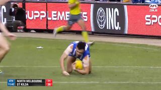 Brent Harvey breaks the all-time games record | On This Day | AFL