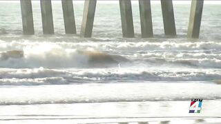 Man describes rescue of possible shark bite victim in Jacksonville Beach