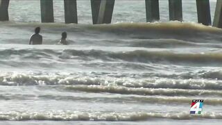 Man describes rescue of possible shark bite victim in Jacksonville Beach