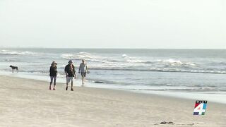 Man describes rescue of possible shark bite victim in Jacksonville Beach