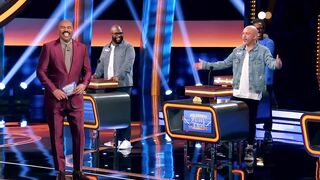 Jo Koy says, “You polled 100 stupid people!” | Celebrity Family Feud