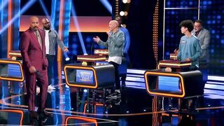 Jo Koy says, “You polled 100 stupid people!” | Celebrity Family Feud