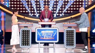 Steve Harvey roasts Jo Koy’s answer! | Celebrity Family Feud