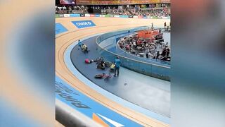 Commonwealth Games: Matt Walls involved in major crash at track cycling