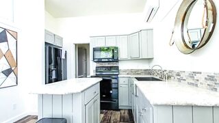 Amazing Luxurious Huntington Beach Tiny House from Pratt Homes