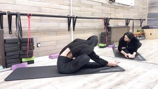 stretching splits using yoga cubes | contortion workout | Yoga Flexibility #stretch