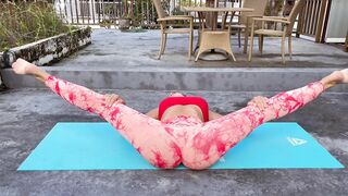 My stretch at the home | Art Yoga | Ekaterina Katislo