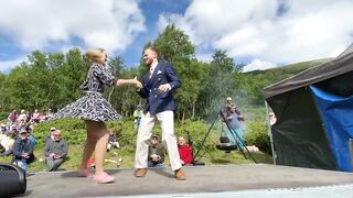 CAR TRAILER BOOGIE WOOGIE! - Sondre & Tanya