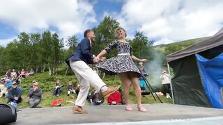 CAR TRAILER BOOGIE WOOGIE! - Sondre & Tanya