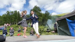 CAR TRAILER BOOGIE WOOGIE! - Sondre & Tanya