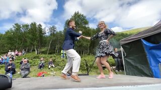 CAR TRAILER BOOGIE WOOGIE! - Sondre & Tanya