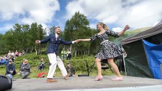 CAR TRAILER BOOGIE WOOGIE! - Sondre & Tanya