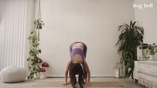 3 minute yoga flow "the glass" - little luna