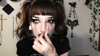 Stretching My Septum to 10G | septum stretching