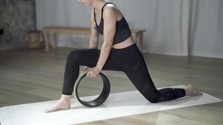 Roue de Yoga - Tutoriel 3 : Posture de la demi-pyramide