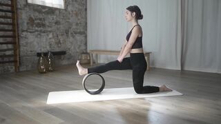 Roue de Yoga - Tutoriel 3 : Posture de la demi-pyramide