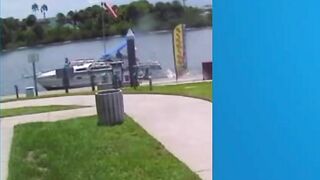 Boat explodes in Daytona Beach