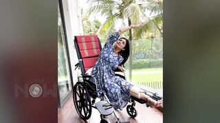 पैर टुटा हिम्मत नहीं.. Shilpa Shetty Does Yoga On Wheelchair With Broken Leg