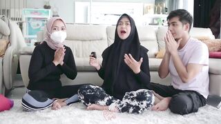 Couple Prenatal Yoga Ria Ricis dan Teuku Ryan di kelas @bumilpami.id bersama Bidan Jamilatus Sadiyah