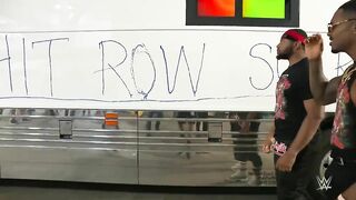 Maximum Male Models and Los Lotharios spray paint the wrong bus: SmackDown, Aug. 26, 2022