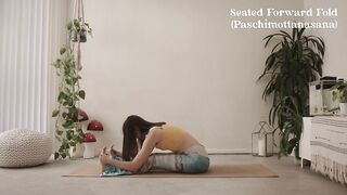 3 minute yoga flow "roads" - little luna