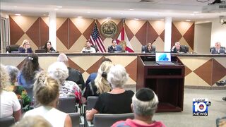 Residents in Surfside pushing back against beach chair issue