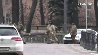 ITV News witnesses fighting between Ukrainian and Russian troops closing in on Kyiv | ITV News