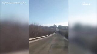 Ukrainian taunts Russian soldiers in broken down tank