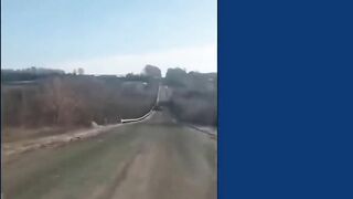 Ukrainian citizen confronts Russian soldiers after tank runs out of fuel