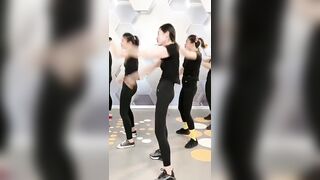 Kiat Juddai Homeworkout Aerobic Yoga Fitnesblender Musculos FitTuber YogawithAdriene ChloeTing Ce