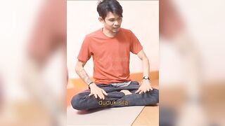 minta ajarin yoga malah dikasih uang????