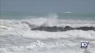 King tide injures 6 near Miami Beach pier