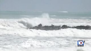 Video shows rough waves injure 6 in South Beach