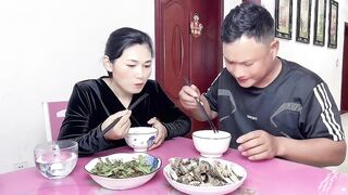 Yummy Husband And Wife Eating Food Funny #eatingshow