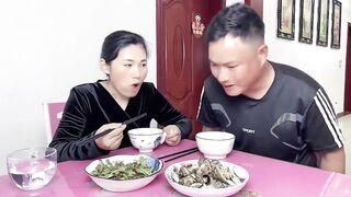 Yummy Husband And Wife Eating Food Funny #eatingshow