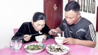 Yummy Husband And Wife Eating Food Funny #eatingshow