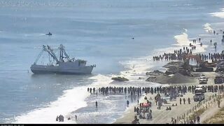 TIMELAPSE: Shrimp boat beached during Hurricane Ian freed from Myrtle Beach shoreline