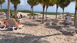 Riu Latino in Costa Mujeres: How close is the beach from the hotel?