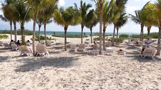 Riu Latino in Costa Mujeres: How close is the beach from the hotel?