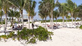 Riu Latino in Costa Mujeres: How close is the beach from the hotel?