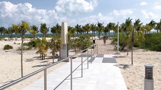 Riu Latino in Costa Mujeres: How close is the beach from the hotel?