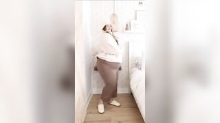 Diana Dares | Canadian Plus Size Curvy model | Body Positivity | Instagram Star | Biography & Facts