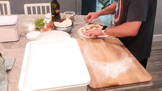 Roccbox Stretching Neapolitan Dough