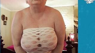 A sus 70 años, mujer abre su Onlyfans y genera más de 20 mil dólares